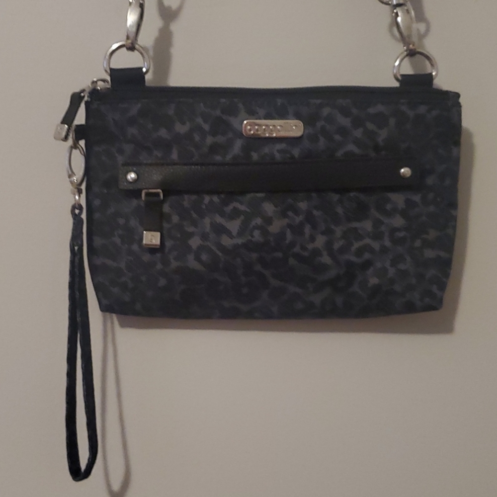 Baggallini small cross-body purse